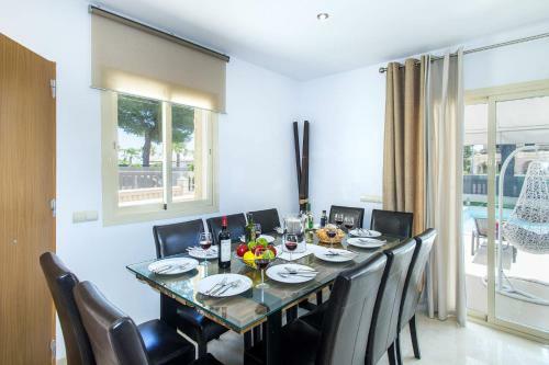 Villa Isabella By Villa Plus