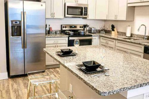 Luxury Keyless Smart Apartment W/indoor Fireplace