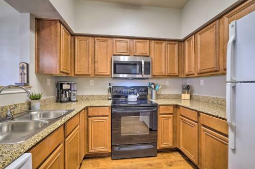 Modern Afton Townhome - Walk To Grand Lake!