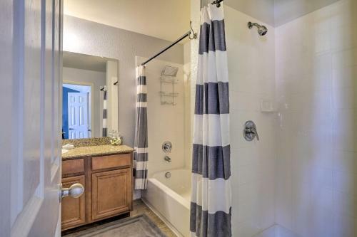 Modern Afton Townhome - Walk To Grand Lake!