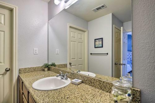 Modern Afton Townhome - Walk To Grand Lake!
