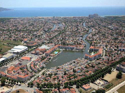 Calm Apartment With Communal Pool In Empuriabrava Spain
