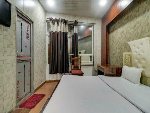 Hotel Capital O 82559 Royal Plaza