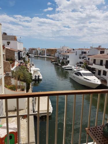 Magn�fico Apartamento Junto Al Canal Principal.