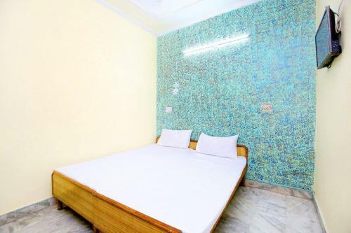 Spot On 43673 Hotel New Mehak Palace