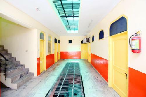 Spot On 43673 Hotel New Mehak Palace