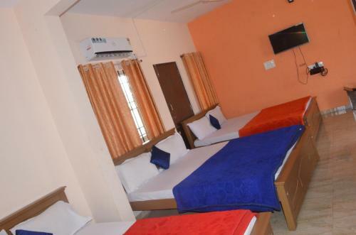 Hotel Chalukya Comforts ( C.c )