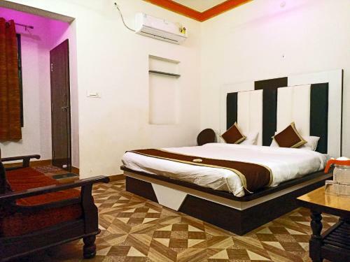 Hotel Dhanush Palace