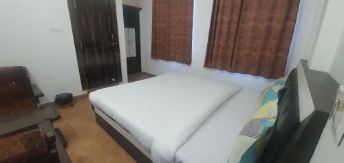 Hotel Dhanush Palace
