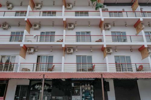 Hotel Capital O 84485 Morjim Beach Grand