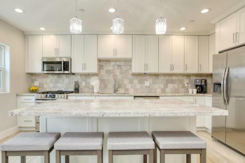 2885abd4-4bdrm Casa Blanca