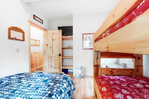 Pine Tree Lodge