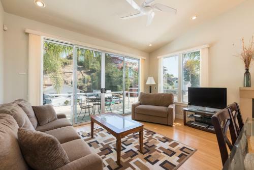 215 San Miguel