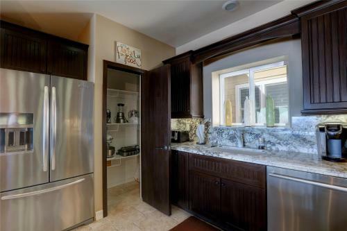 Beach Front In Avila - 370frnt