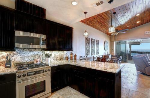 Beach Front In Avila - 370frnt