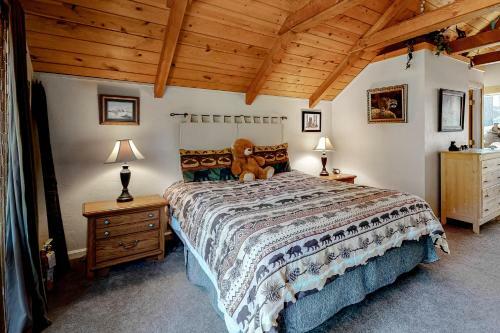 Beary Happy Cabin