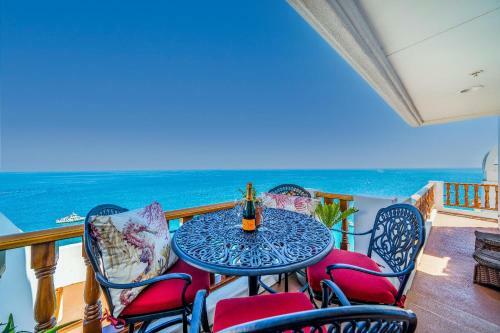 Oceanfront Villa With One Of A Kind Amazing View!!
