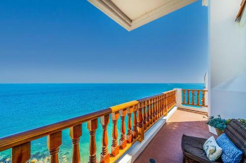 Oceanfront Villa With One Of A Kind Amazing View!!