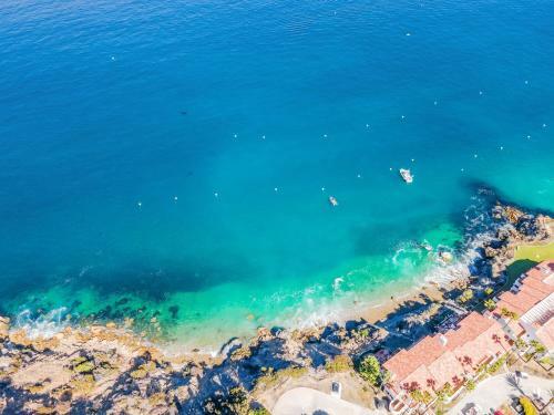Oceanfront Villa With One Of A Kind Amazing View!!
