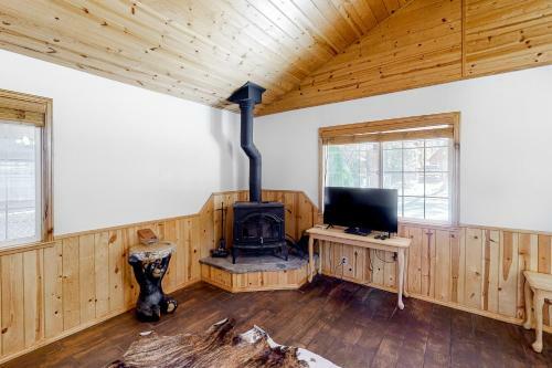Aurora Bear Cabin