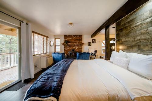 Old Hollywood Lodge-pets, Hottub-sauna, Speakeasy!