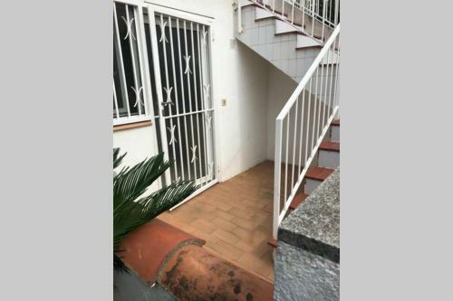 Apartamento Studio Dans Un Endroit Calme Et Discret D Empuria