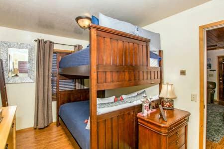 Doormat Vacation Rentals - Robinhood Retreat 2