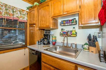 Doormat Vacation Rentals - Robinhood Retreat 2