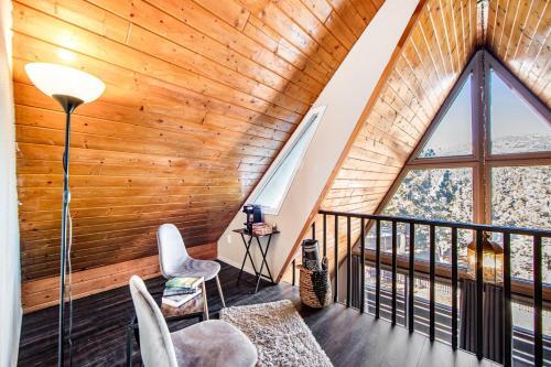 Moon Bay Cabin