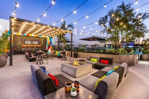Apartamento Smart & Luxurious ~ Mins To Disney ~ Queen Beds