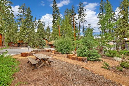 Doormat Vacation Rentals - Pine Rock Cabin