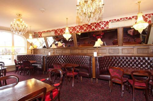 Posada Globe & Crown