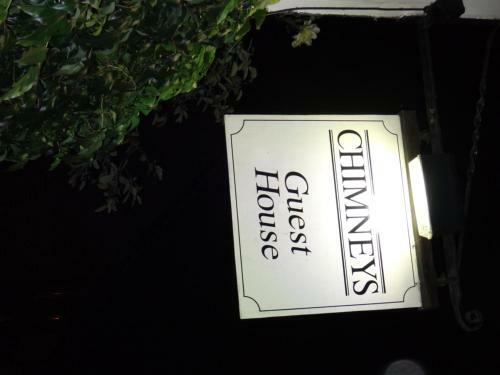 Hostal Chimneys