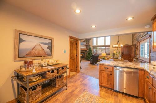 Silver Pine Lodge