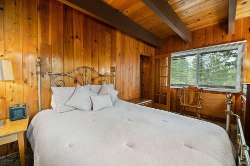 Moonridge Bear Mountain Cabin