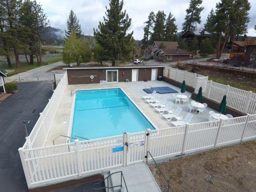 Hotel Bay Meadows Resort