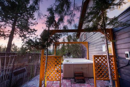 Bear Cabin-central Ac, Play Deck, Jacuzzi