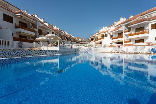 Apartamento "las Dos Terrazas": �tico En Complejo Residencial
