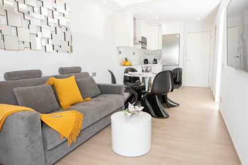 Luxury Apartment Boutique In Torres Del Sol