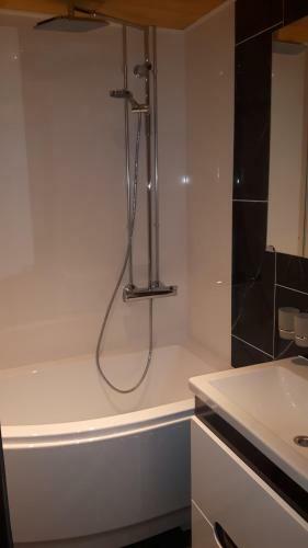 Anne 80 Apartment