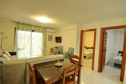 Two Bedroom Apartment In Beachfront Complex With Pool In Playa de Las Am�ricas.