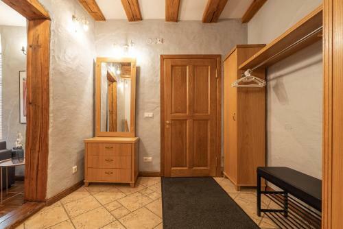 Old Town - Kohtu Apartment