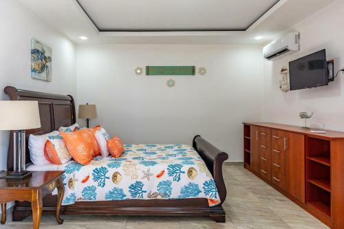 Brand-new 3-bedroom With Pool Near Beach