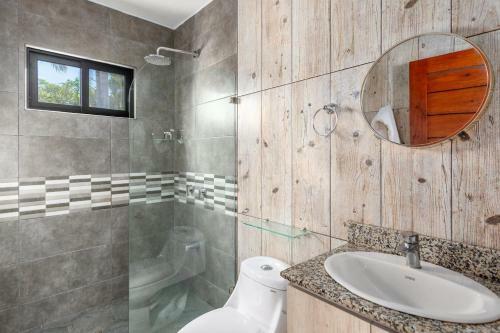 Brand-new 3-bedroom With Pool Near Beach