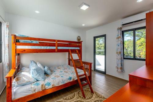 Brand-new 3-bedroom With Pool Near Beach