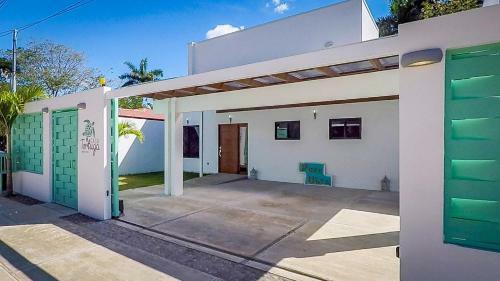 Brand-new 3-bedroom With Pool Near Beach