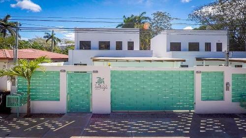 Brand-new 3-bedroom With Pool Near Beach