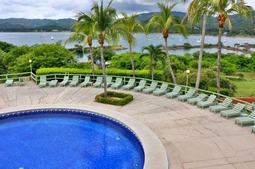 2-bedroom Beachfront Condo With Pool