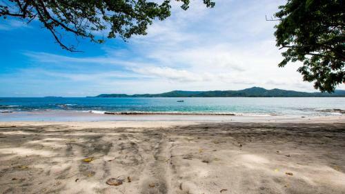 2-bedroom Beachfront Condo With Pool
