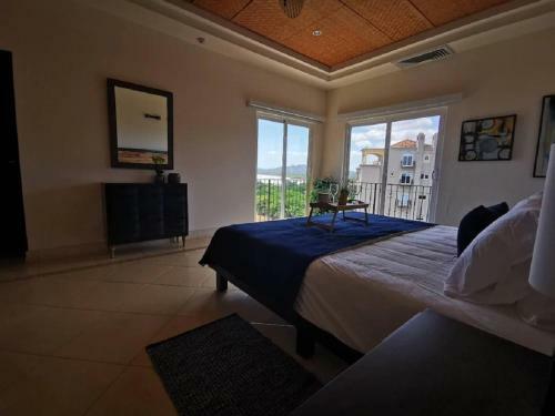 New Remodeled Penthouse With Breathtaking Views Bocaraca
